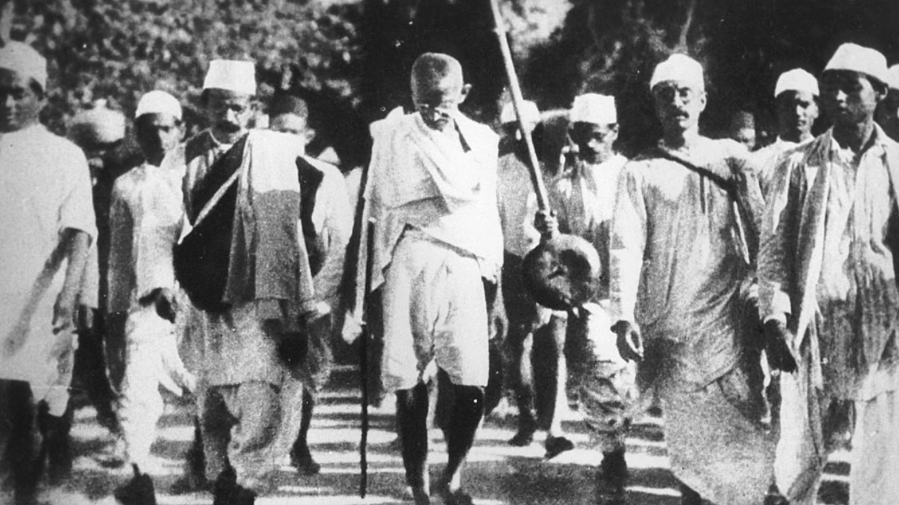 Salt March (Dandi Yatra) 12 March 1930 To 6 April 1930 Gandhiji With His Followers